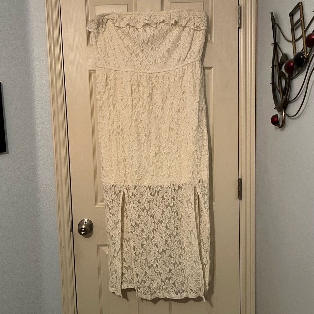 Beautiful cream tubetop lace dress. PLUS SIZE